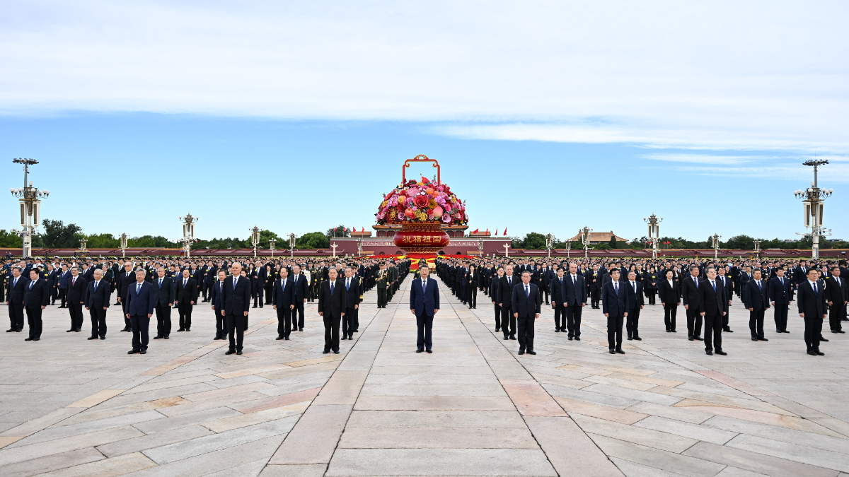 习近平等党和国家领导人出席烈士纪念日向人民英雄敬献花篮仪式